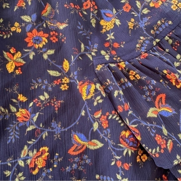 Madewell top with ruffled bell sleeves, crew  neck, straight cut & loose - Picture 9 of 13